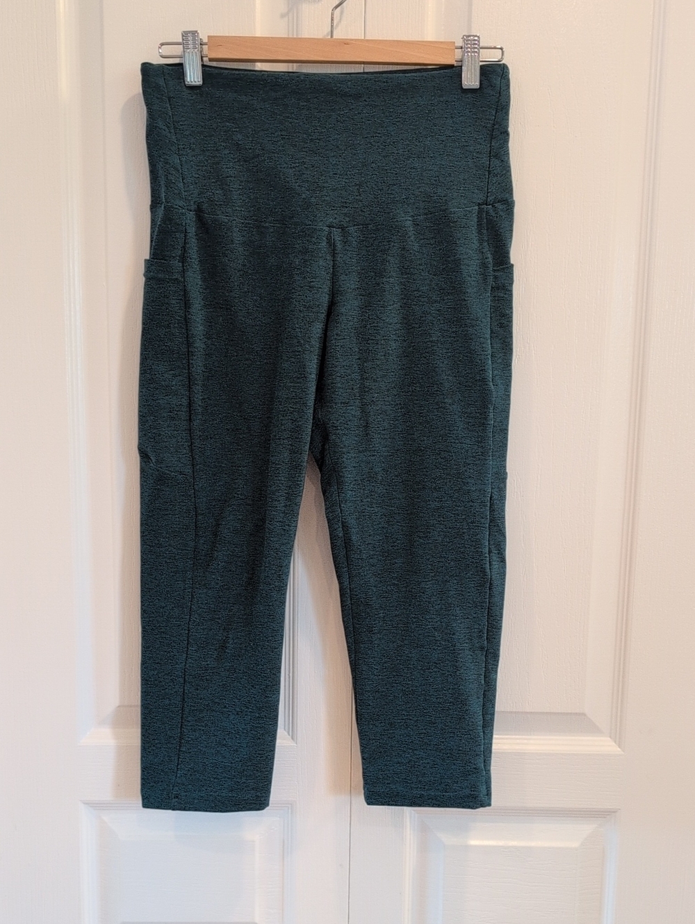 Buttercream Clothing Crop Pocket Leggings